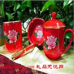 中國紅瓷牡丹商務禮品定制