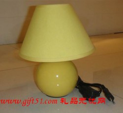 黃色陶瓷小臺(tái)燈定做